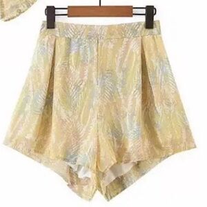 Bey Azur High Waist Yellow and White Flowy Shorts
